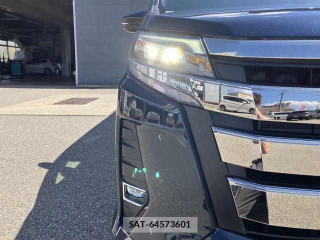 Toyota NOAH HYBRID 2018-11 8744806-27