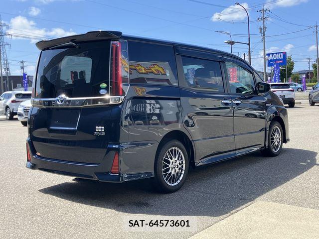 Toyota NOAH HYBRID 2018-11 8744806-2