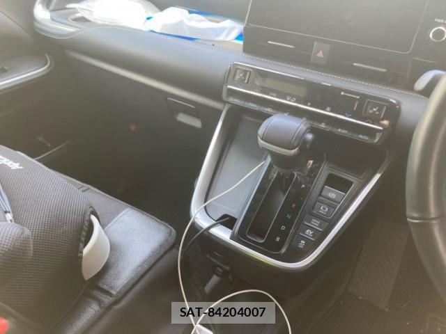 Toyota NOAH HYBRID 2024-04 8744804-19