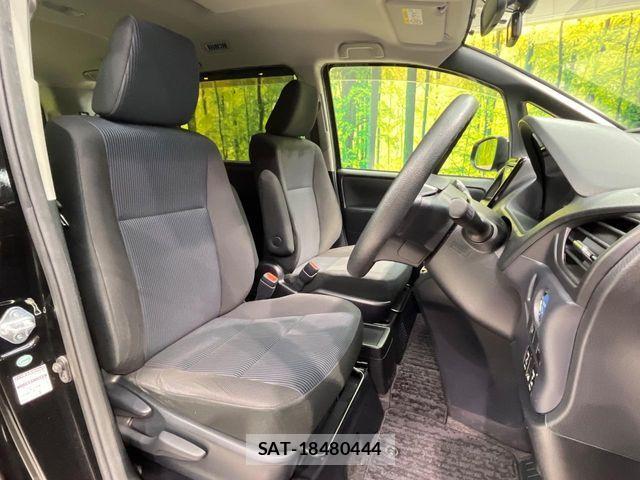 Toyota NOAH HYBRID 2015-10 8781426-7