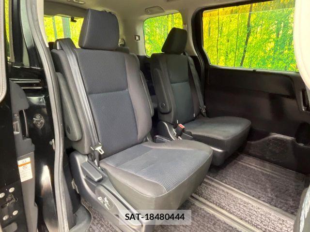 Toyota NOAH HYBRID 2015-10 8781426-8