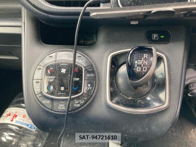 Toyota NOAH HYBRID 2014-07 8781427-15