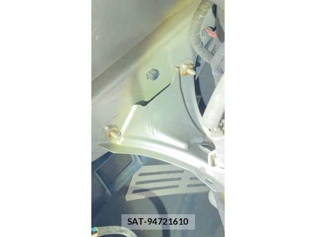 Toyota NOAH HYBRID 2014-07 8781427-17