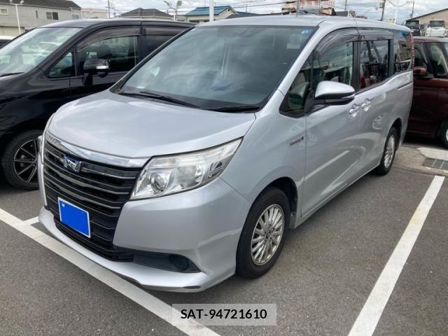 Toyota NOAH HYBRID 2014-07 8781427-1