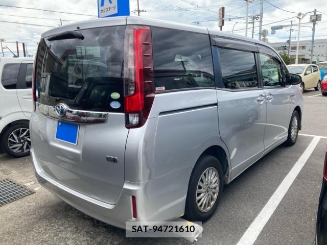 Toyota NOAH HYBRID 2014-07 8781427-3