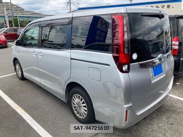 Toyota NOAH HYBRID 2014-07 8781427-4