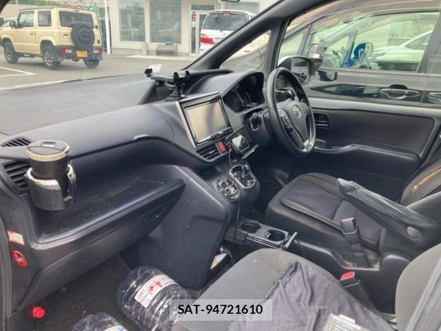 Toyota NOAH HYBRID 2014-07 8781427-7