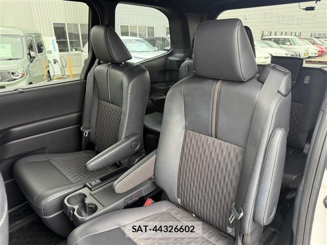 Toyota NOAH HYBRID 2024-05 8796957-14