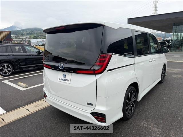 Toyota NOAH HYBRID 2024-05 8796957-5