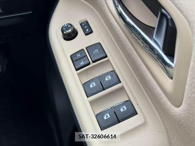 Toyota NOAH HYBRID 2016-09 8830824-25