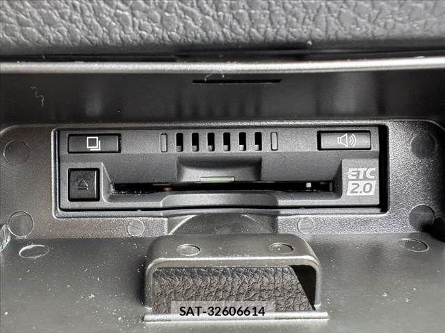 Toyota NOAH HYBRID 2016-09 8830824-5