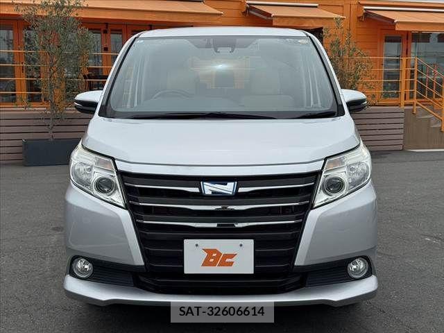 Toyota NOAH HYBRID 2016-09 8830824-8