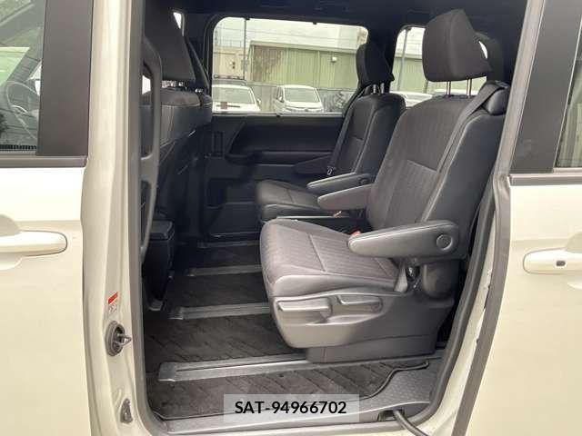 Toyota NOAH HYBRID 2023-07 8830821-22