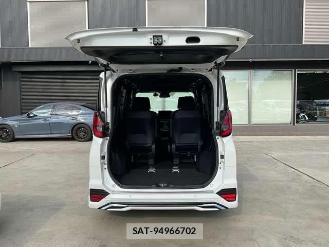 Toyota NOAH HYBRID 2023-07 8830821-25