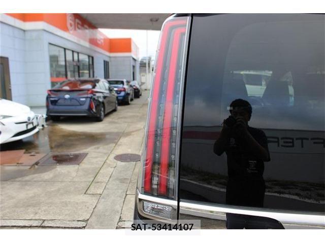 Toyota NOAH HYBRID 2018-02 8830823-20