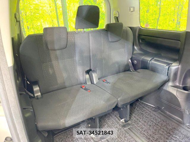 Toyota NOAH HYBRID 2015-04 8830825-9