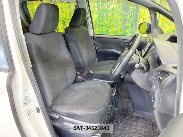 Toyota NOAH HYBRID 2015-04 8830825-7