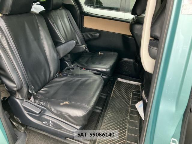 Toyota NOAH HYBRID 2015-09 8850182-20