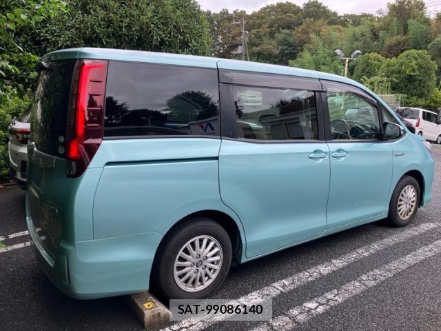 Toyota NOAH HYBRID 2015-09 8850182-5