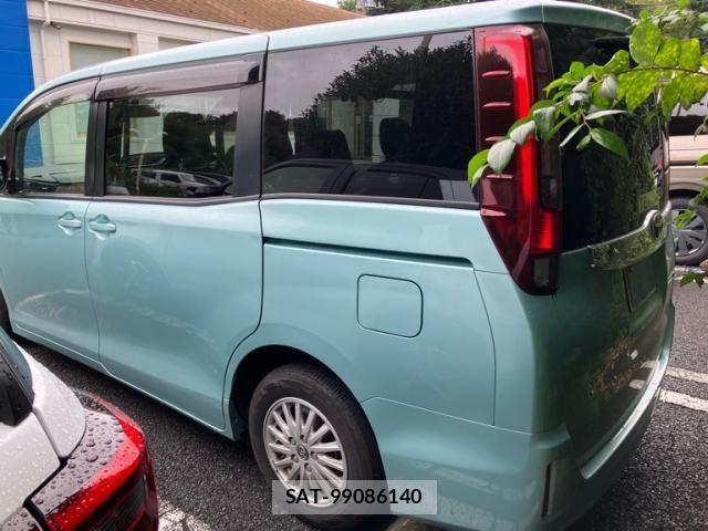 Toyota NOAH HYBRID 2015-09 8850182-6