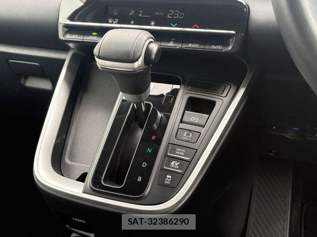 Toyota NOAH HYBRID 2025-09 8850173-13