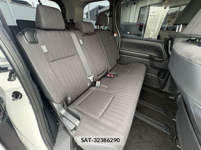 Toyota NOAH HYBRID 2025-09 8850173-4