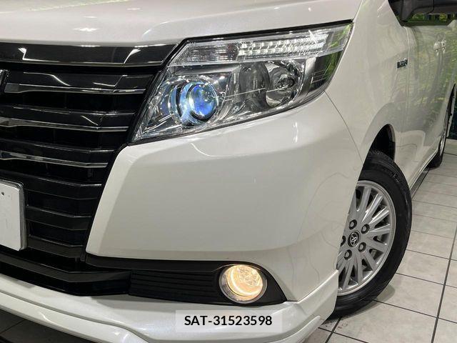 Toyota NOAH HYBRID 2014-02 8850179-12