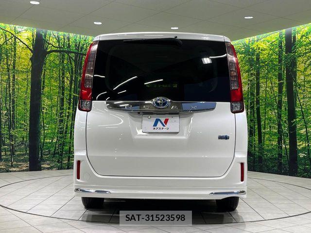 Toyota NOAH HYBRID 2014-02 8850179-15