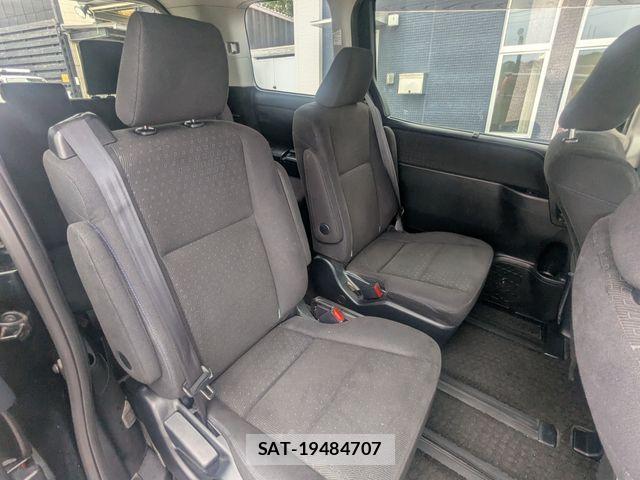 Toyota NOAH HYBRID 2015-08 8850180-9