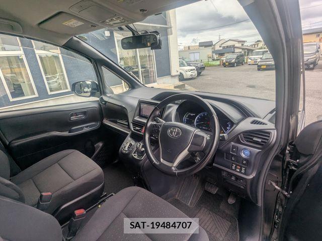 Toyota NOAH HYBRID 2015-08 8850180-11