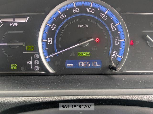 Toyota NOAH HYBRID 2015-08 8850180-12
