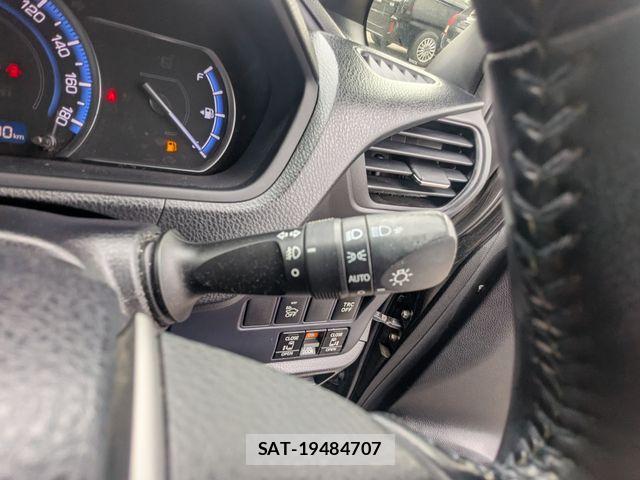 Toyota NOAH HYBRID 2015-08 8850180-14