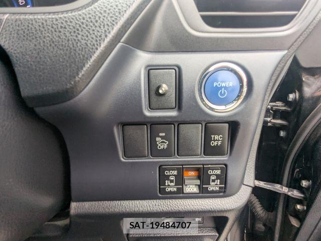 Toyota NOAH HYBRID 2015-08 8850180-16