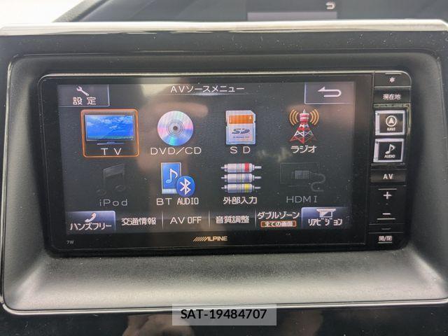 Toyota NOAH HYBRID 2015-08 8850180-18