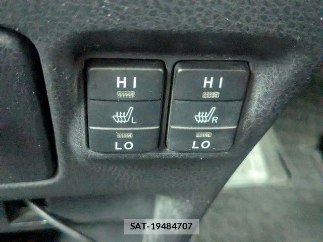 Toyota NOAH HYBRID 2015-08 8850180-21