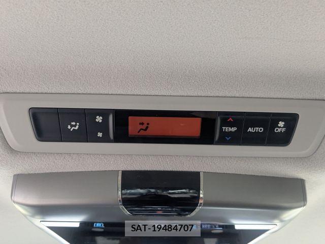 Toyota NOAH HYBRID 2015-08 8850180-24
