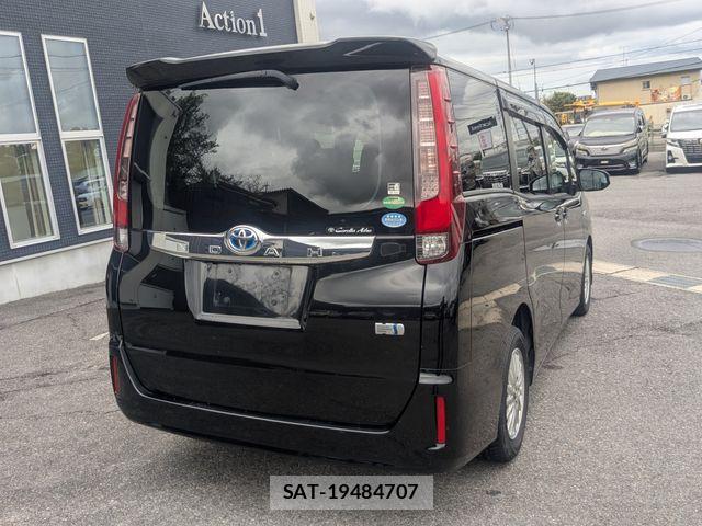 Toyota NOAH HYBRID 2015-08 8850180-5
