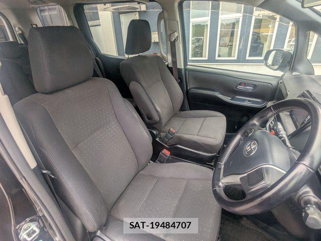 Toyota NOAH HYBRID 2015-08 8850180-8