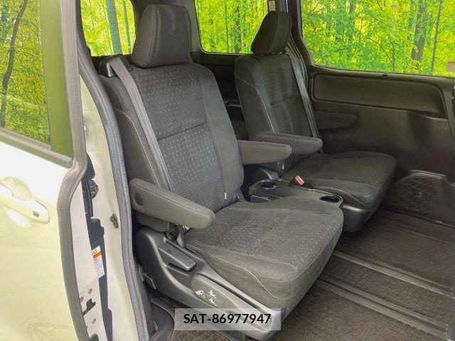 Toyota NOAH HYBRID 2018-06 8850176-8