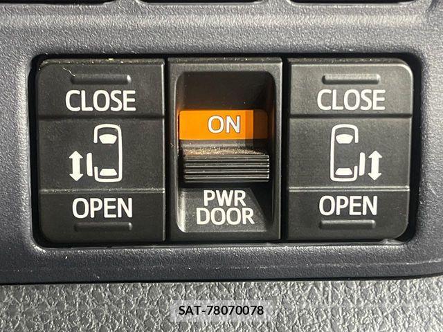 Toyota NOAH HYBRID 2014-11 8849090-4