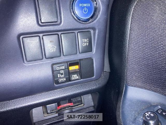 Toyota NOAH HYBRID 2015-07 8850183-14