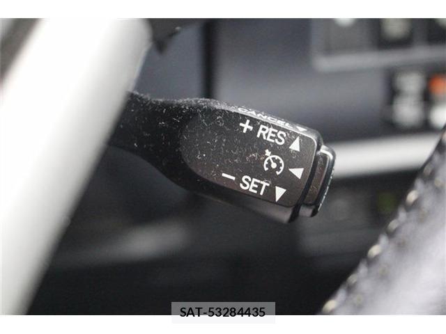 Toyota NOAH HYBRID 2014-10 8871689-26