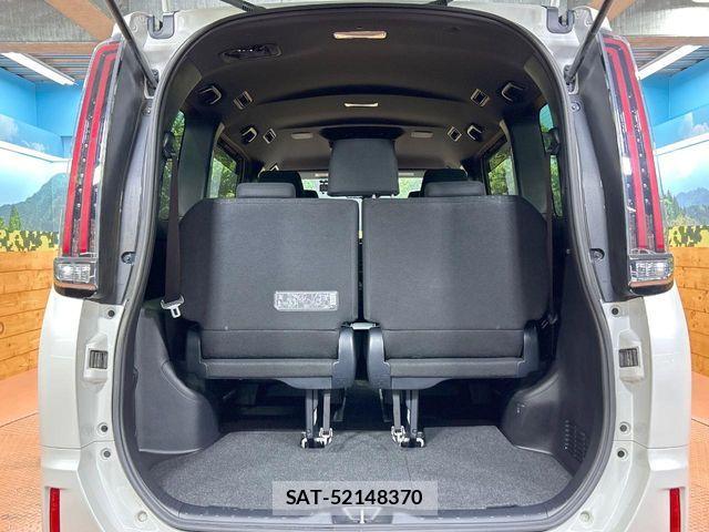 Toyota NOAH HYBRID 2017-07 8871686-10