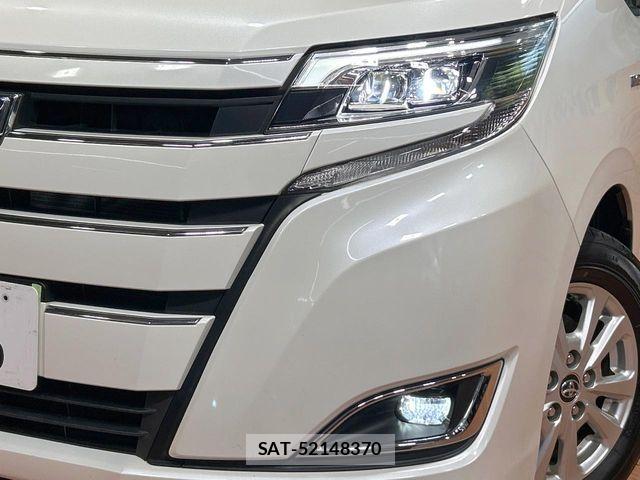 Toyota NOAH HYBRID 2017-07 8871686-12