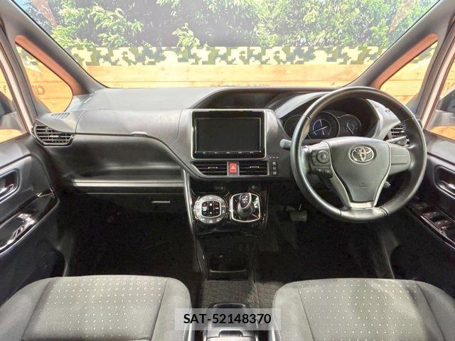 Toyota NOAH HYBRID 2017-07 8871686-1