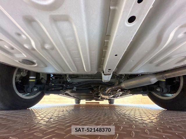 Toyota NOAH HYBRID 2017-07 8871686-19