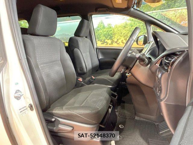 Toyota NOAH HYBRID 2017-07 8871686-7