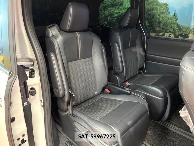 Toyota NOAH HYBRID 2023-10 8871681-9
