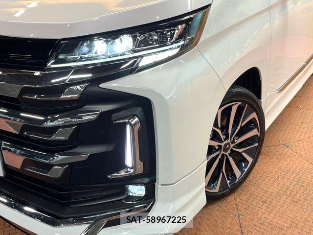 Toyota NOAH HYBRID 2023-10 8871681-13
