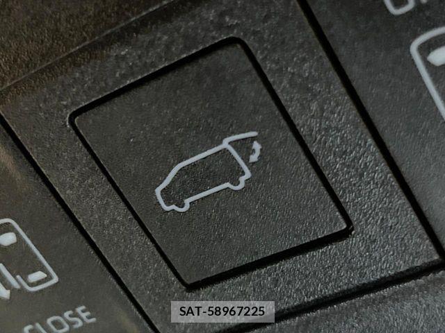 Toyota NOAH HYBRID 2023-10 8871681-7